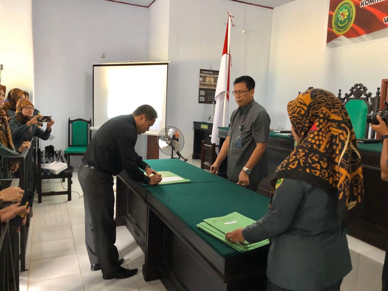penandatanganan pakta