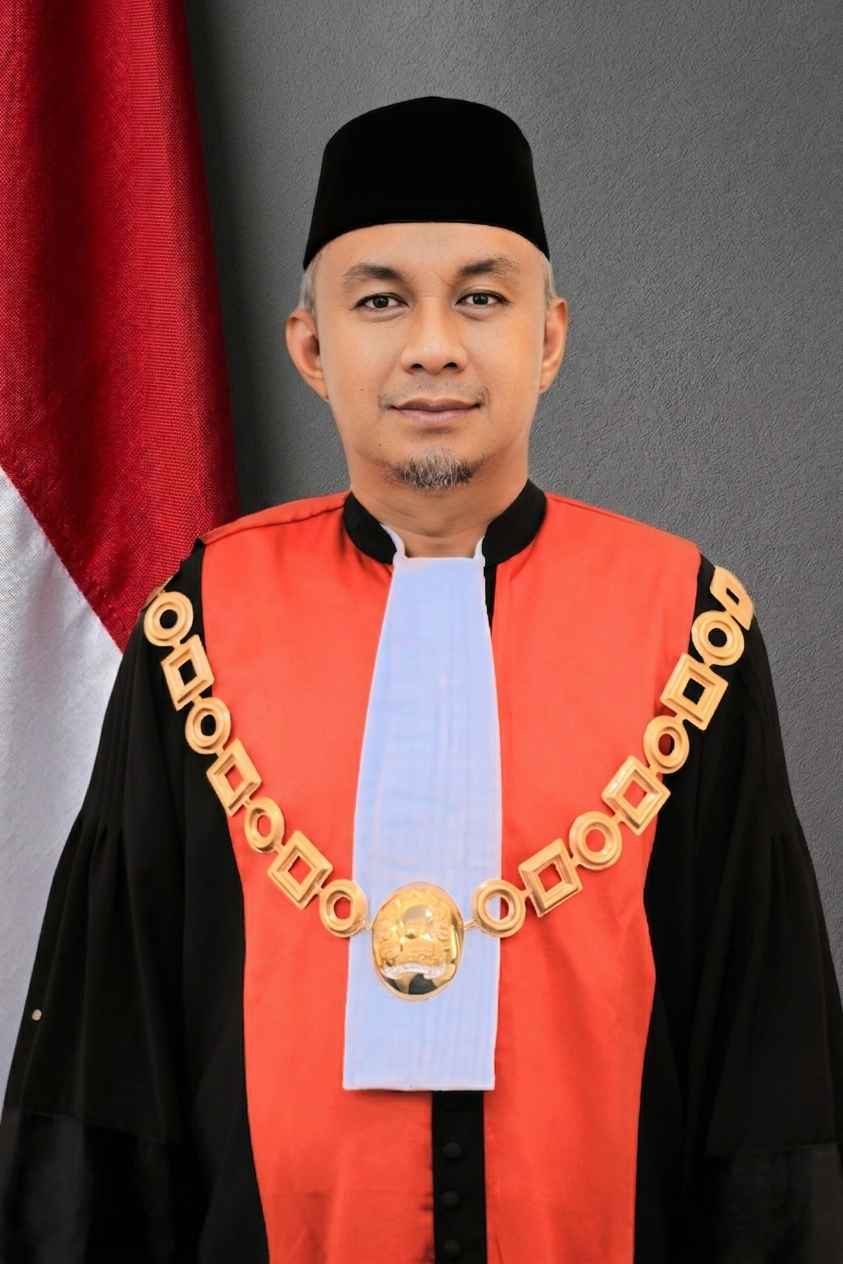 Effendy Kadengkang, S.H., M.H.