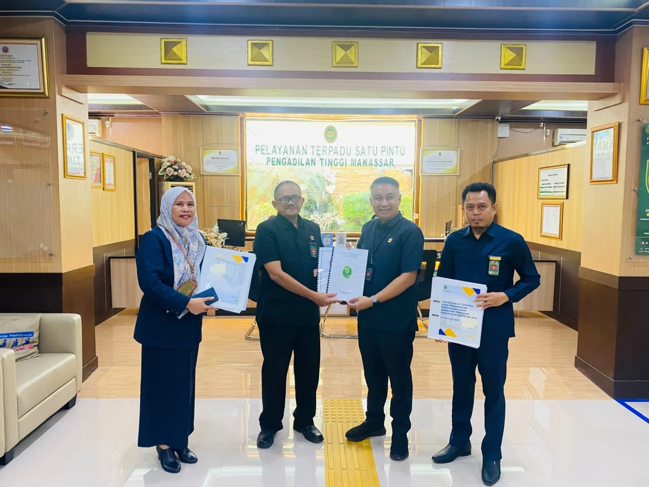 PN Belopa Serahkan Tindak Lanjut LHP dan LHA AMPUH kepada Pengadilan Tinggi Makassar